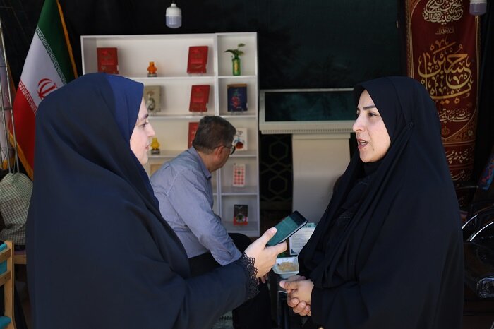 بازدید استاندار آذربایجان‌غربی و اصحاب رسانه از موکب فرهنگی «کتاب حسینی» در مرز تمرچین