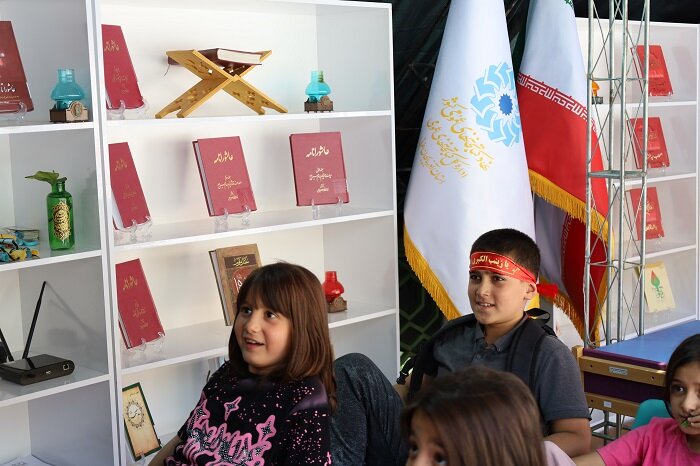 بازدید استاندار آذربایجانغربی و اصحاب رسانه از موکب فرهنگی «کتاب حسینی» در مرز تمرچین