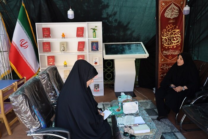 بازدید استاندار آذربایجانغربی و اصحاب رسانه از موکب فرهنگی «کتاب حسینی» در مرز تمرچین