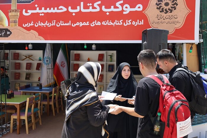 بازدید استاندار آذربایجانغربی و اصحاب رسانه از موکب فرهنگی «کتاب حسینی» در مرز تمرچین