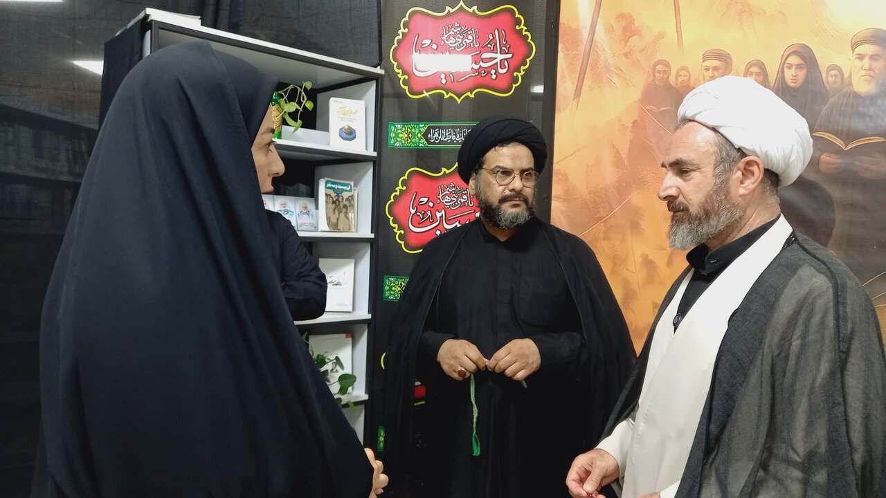بازدید نماینده ولی‌فقیه در استان ایلام از موکب کتابخانه امام رضا(ع) مهران