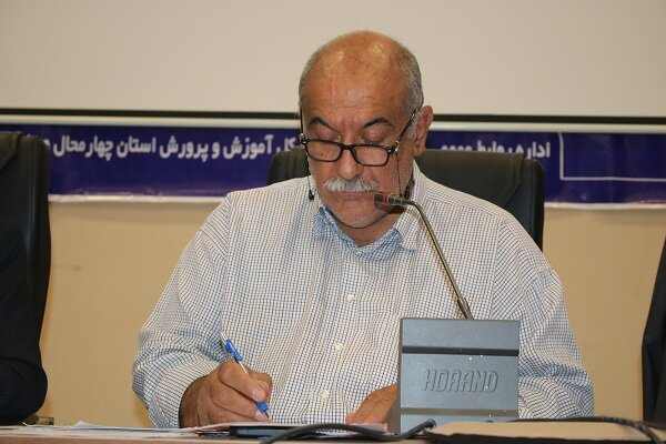 کتاب «گنج ادب» در شهرکرد رونمایی شد