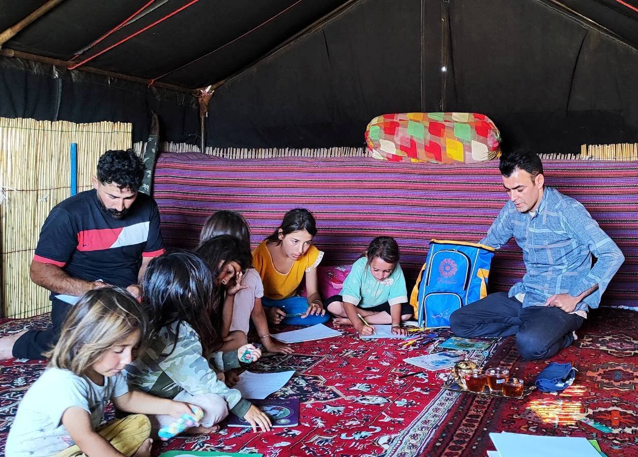 اجرای برنامههای متنوع فرهنگی با محوریت کتابخوانی در ییلاقات عشایری ورزقان