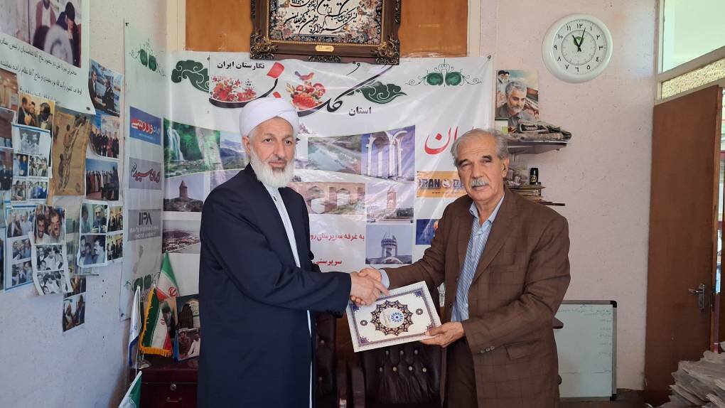 بازدید مدیرکل کتابخانههای عمومی گلستان از رسانههای استان و تجلیل از خبرنگاران