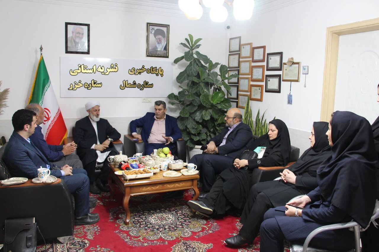 بازدید مدیرکل کتابخانههای عمومی گلستان از رسانههای استان و تجلیل از خبرنگاران