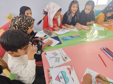 پویش نقاشی و کاردستی در محل کتابخانه عمومی عطایی شهرستان بهاباد برگزار شد