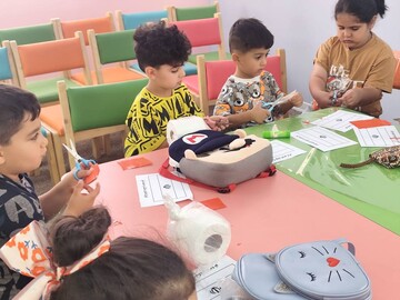 پویش نقاشی و کاردستی در محل کتابخانه عمومی عطایی شهرستان بهاباد برگزار شد