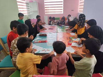 پویش نقاشی و کاردستی در محل کتابخانه عمومی عطایی شهرستان بهاباد برگزار شد