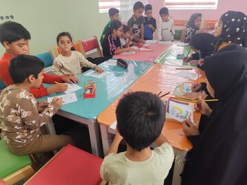 پویش نقاشی و کاردستی در محل کتابخانه عمومی عطایی شهرستان بهاباد برگزار شد