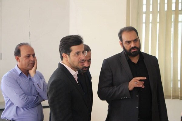 جمعی از مسئولین استان و شهرستان از کتابخانه‌های عمومی شهرستان برخوار بازدید کردند