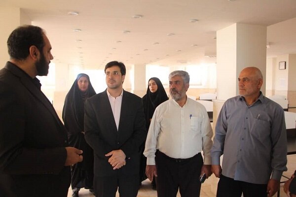 جمعی از مسئولین استان و شهرستان از کتابخانه‌های عمومی شهرستان برخوار بازدید کردند