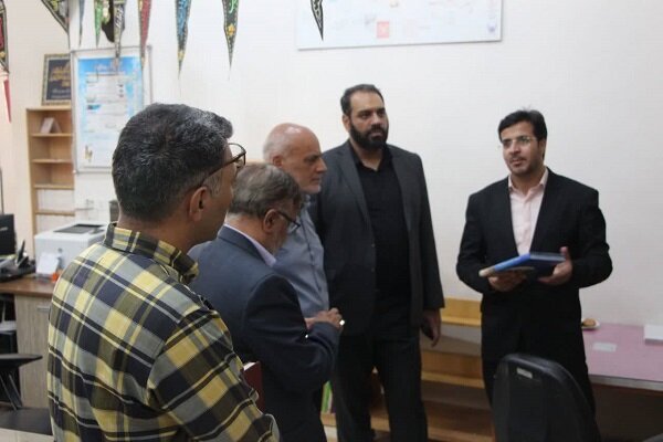 جمعی از مسئولین استان و شهرستان از کتابخانه‌های عمومی شهرستان برخوار بازدید کردند