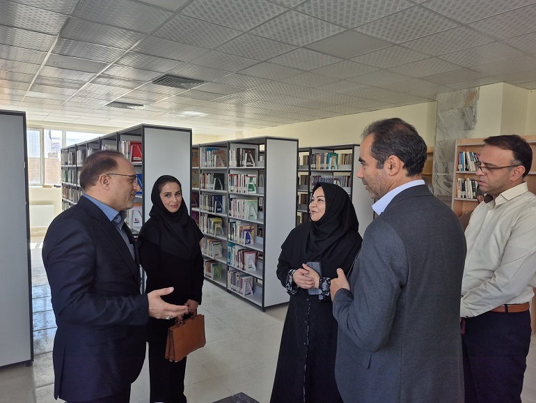 بازدید نماینده بیجار در مجلس از بهسازی کتابخانه عمومی شهید نجاتاللهی شهرستان