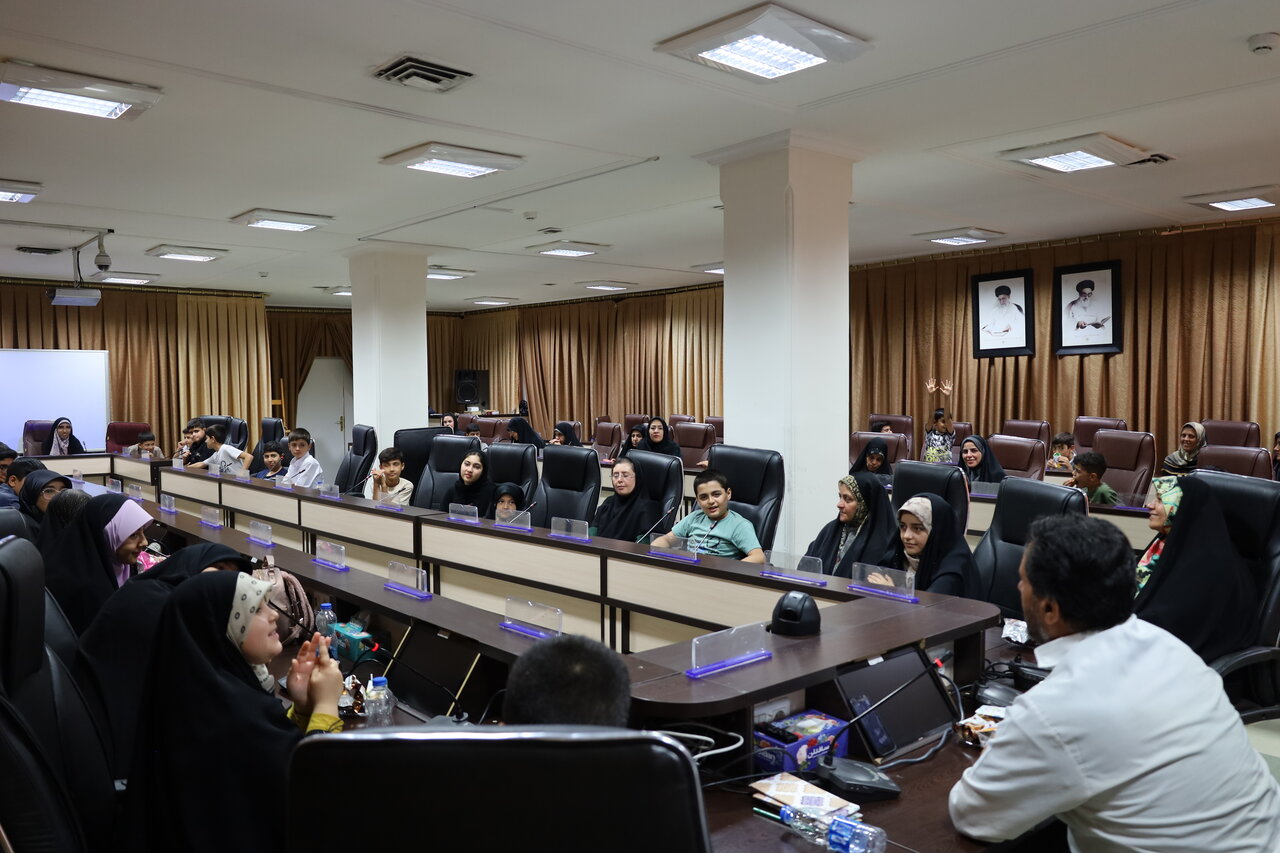 نشست تبیینی «پرواز تا خدا» با محوریت مفاهیم پایه نماز برای نوجوانان در آذربایجانغربی