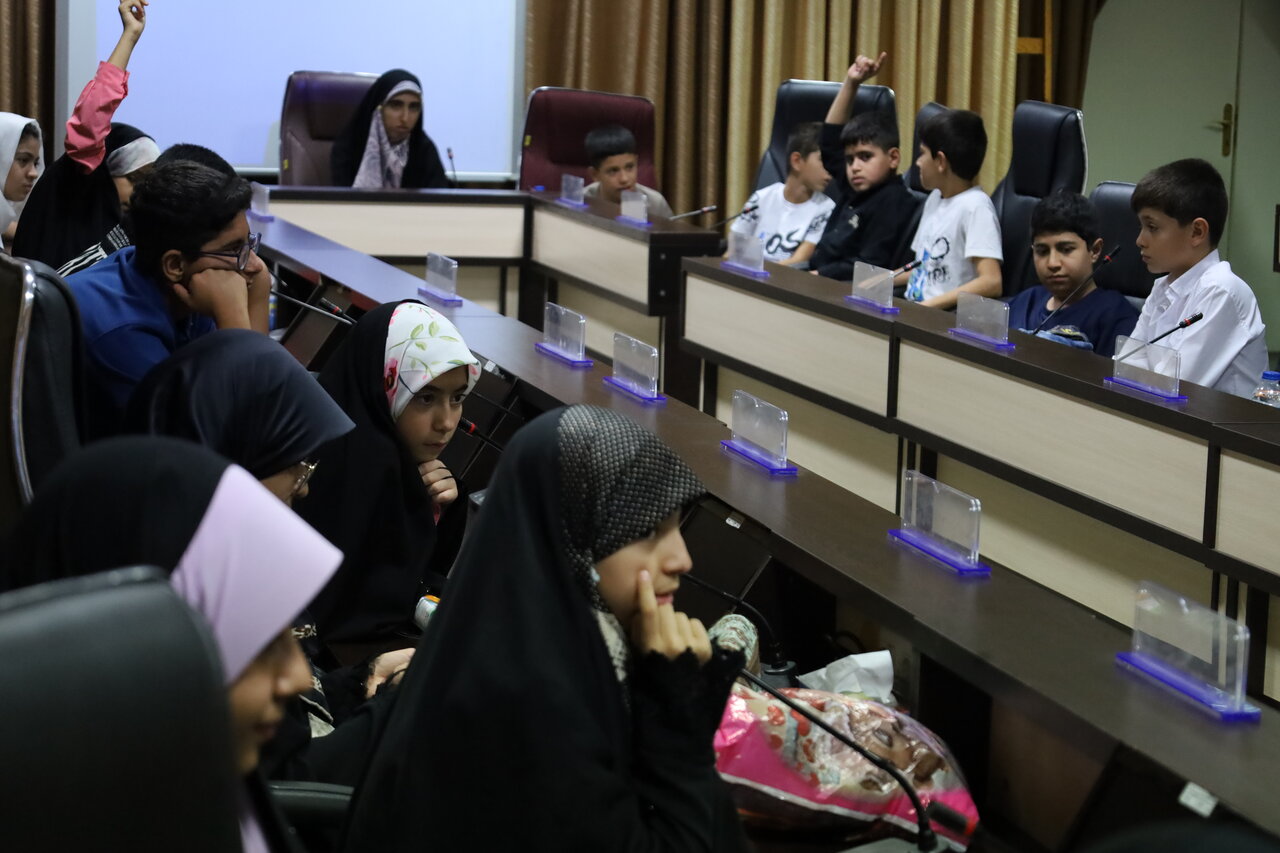 نشست تبیینی «پرواز تا خدا» با محوریت مفاهیم پایه نماز برای نوجوانان در آذربایجان‌غربی