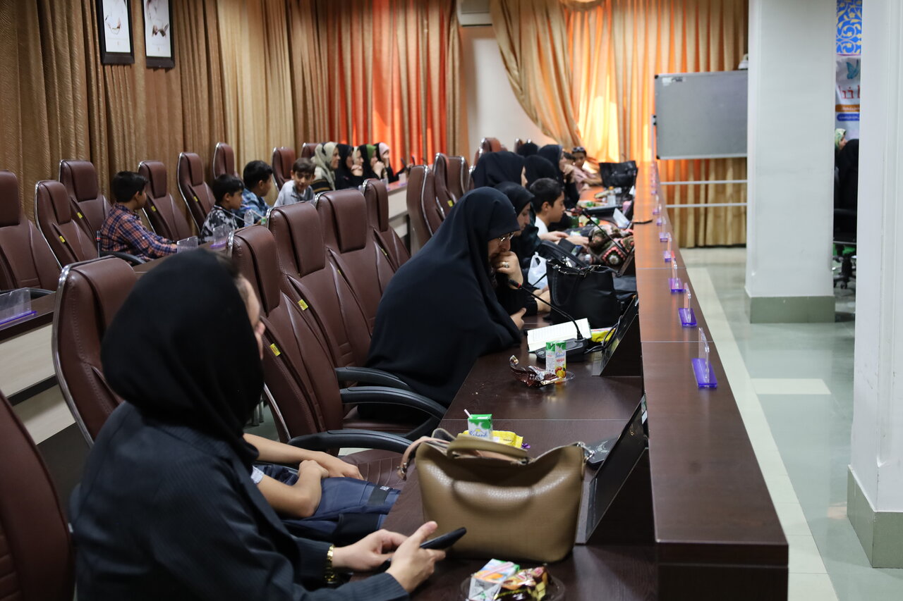 نشست تبیینی «پرواز تا خدا» با محوریت مفاهیم پایه نماز برای نوجوانان در آذربایجانغربی