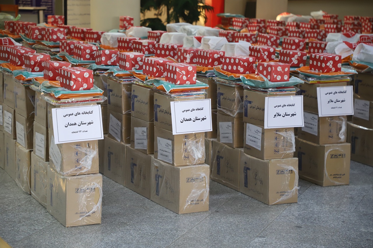 اهدای بیش از ۱۶هزار جلد کتاب به کتابخانههای عمومی استان همدان توسط بنیاد قلمچی