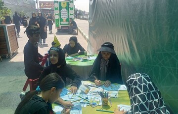 استقرار دو کتابخانه سیار پیک دانایی در مسیر ورودی زائرین حضرت ثامن الحجج(ع) به مشهد مقدس