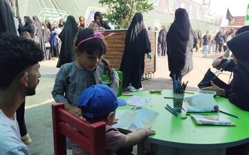 استقرار دو کتابخانه سیار پیک دانایی در مسیر ورودی زائرین حضرت ثامن الحجج(ع) به مشهد مقدس