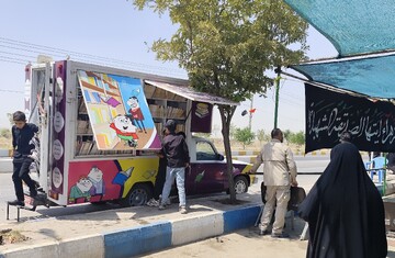 استقرار دو کتابخانه سیار پیک دانایی در مسیر ورودی زائرین حضرت ثامن الحجج(ع) به مشهد مقدس