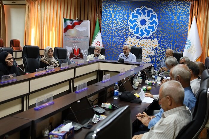 محفل شعر «۱۲هزار عاشق» در ارومیه برگزار شد