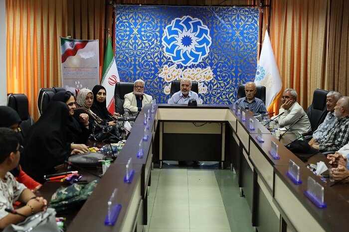 محفل شعر «۱۲هزار عاشق» در ارومیه برگزار شد