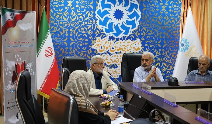 محفل شعر «۱۲هزار عاشق» در ارومیه برگزار شد