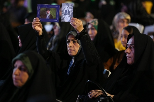 تقریظ حضرت آیت‌الله خامنه‌ای بر کتاب «پاسیاد پسر خاک» رونمایی شد