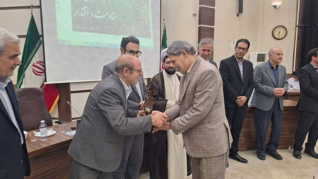 برگزاری شب شعر «ایثار، مقاومت و اقتدار» در عجبشیر