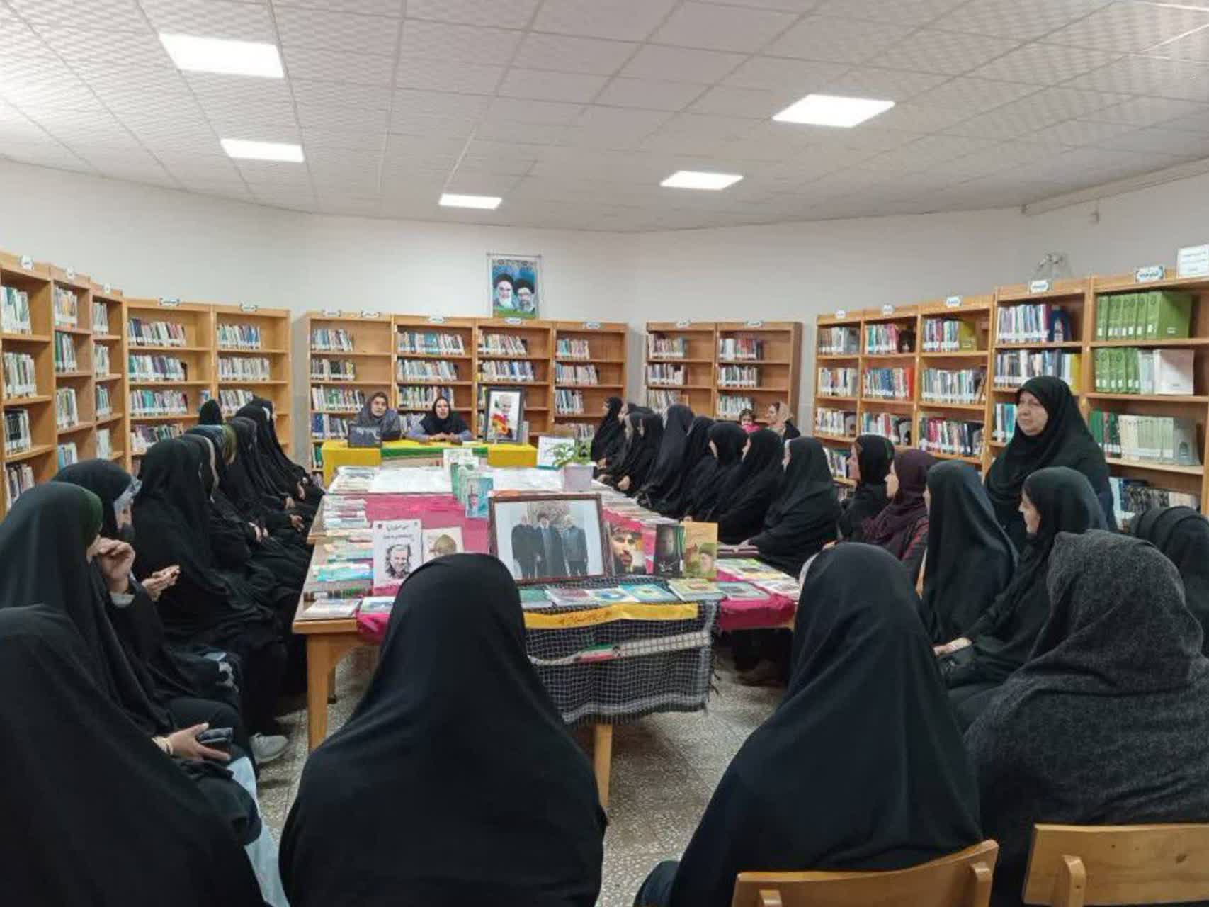 گرامیداشت هفته دولت در کتابخانه‌های عمومی استان مرکزی