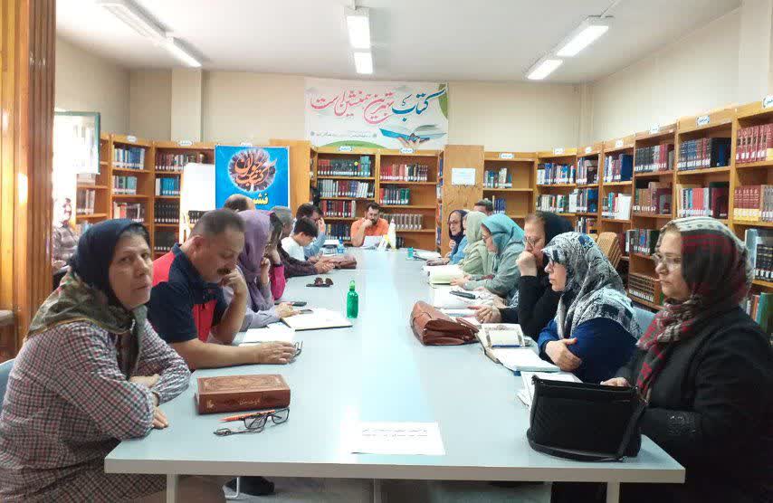 گرامیداشت هفته دولت در کتابخانههای عمومی استان مرکزی