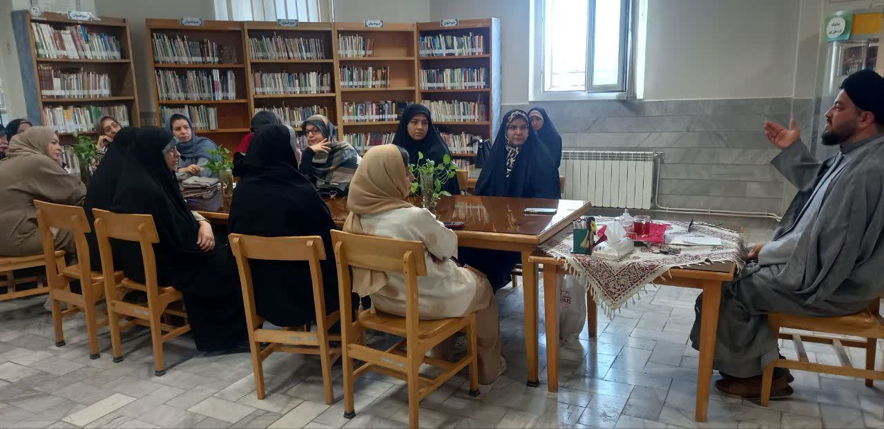 گرامیداشت هفته دولت در کتابخانههای عمومی استان مرکزی