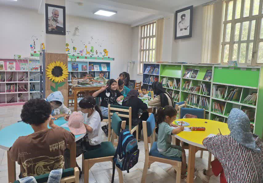 گرامیداشت هفته دولت در کتابخانههای عمومی استان مرکزی