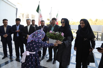 بازدید آزاده نظربلند دبیرکل نهاد از کتابخانه مرکزی امام خمینی (قدس سره) مشهد