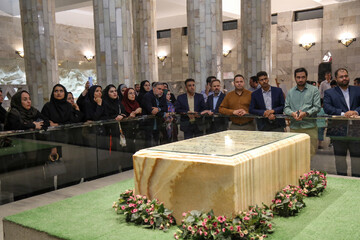 آیین «حماسه ای برای ایران» در آرامگاه فردوسی مشهد مقدس برگزار شد