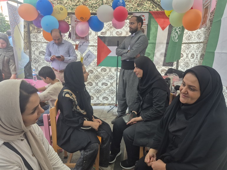 ارائه خدمات فرهنگی غرفه کتابخانههای عمومی کردستان در جشن مهمانی امت احمد(ص) در سنندج