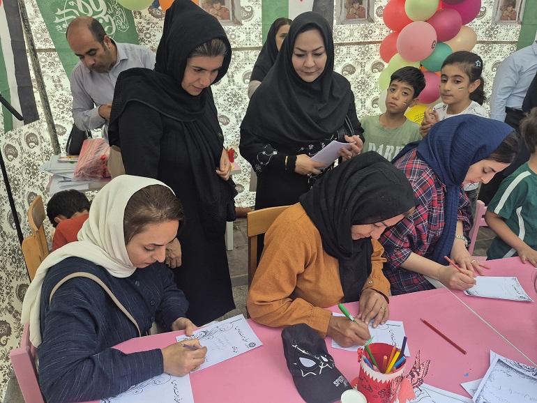 ارائه خدمات فرهنگی غرفه کتابخانههای عمومی کردستان در جشن مهمانی امت احمد(ص) در سنندج