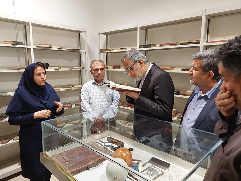 بازدید مدیرعامل خبرگزاری جمهوری اسلامی از کتابخانه مرکزی امام خامنهای(مدظله العالی) سنندج