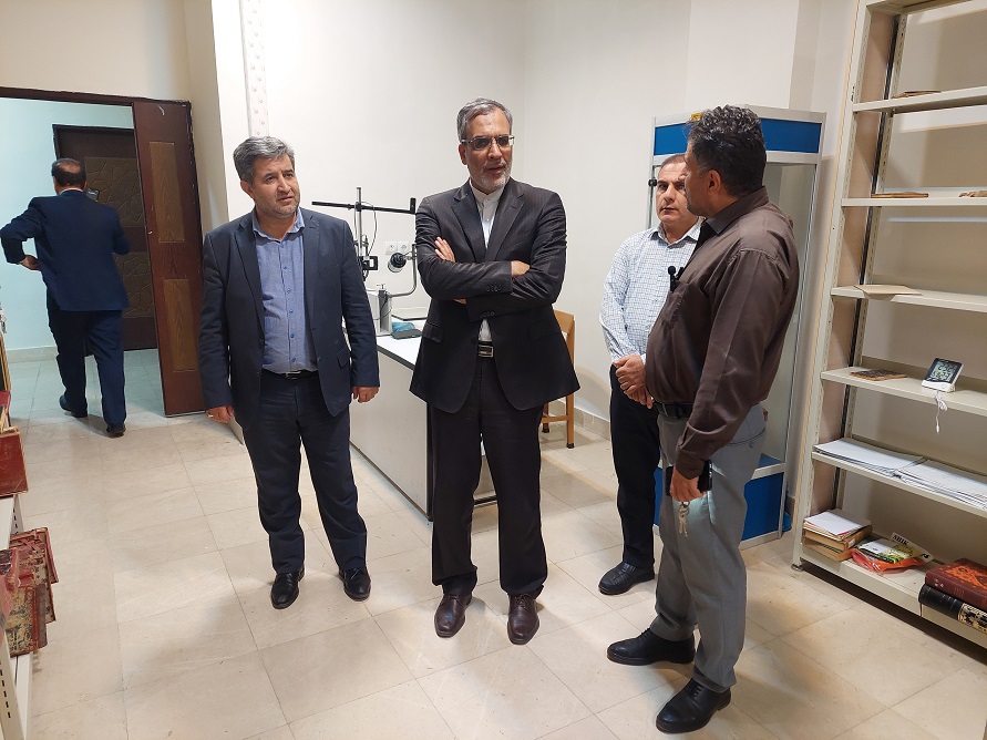 بازدید مدیرعامل خبرگزاری جمهوری اسلامی از کتابخانه مرکزی امام خامنهای(مدظله العالی) سنندج