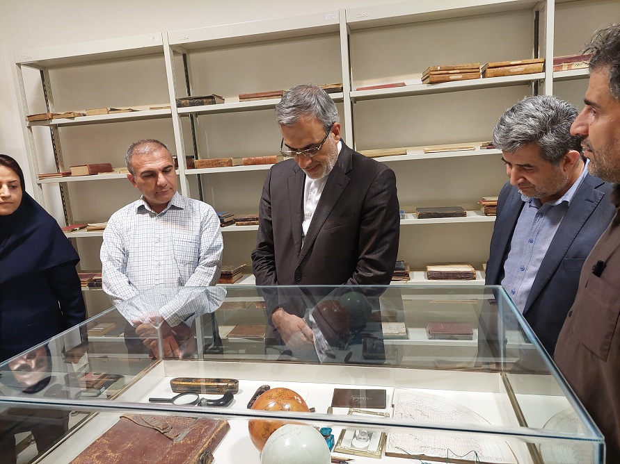 بازدید مدیرعامل خبرگزاری جمهوری اسلامی از کتابخانه مرکزی امام خامنه‌ای(مدظله العالی) سنندج