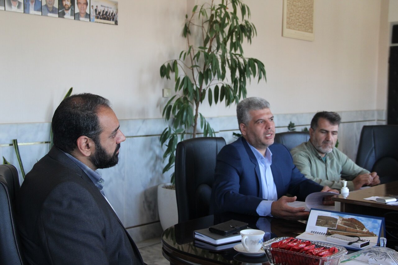 توسعه خدمات کتابخانهای شهرستان فلاورجان ضروری است