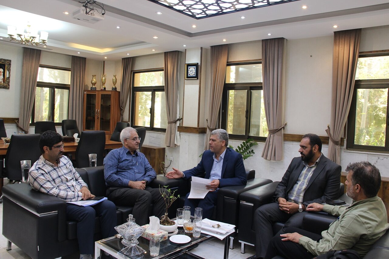 دیدار سرپرست اداره‌کل کتابخانه‌های عمومی استان اصفهان با شهردار فلاورجان