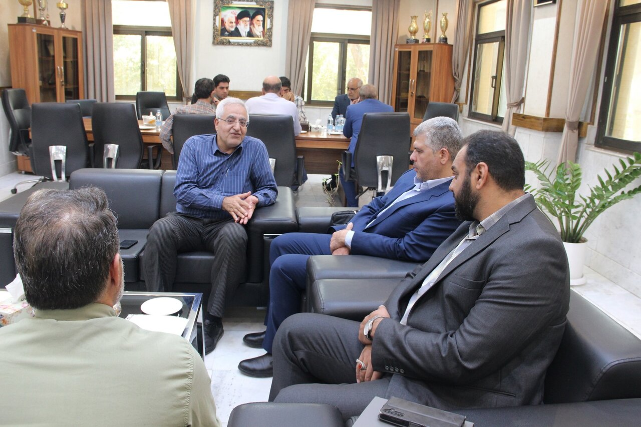 دیدار سرپرست اداره‌کل کتابخانه‌های عمومی استان اصفهان با شهردار فلاورجان