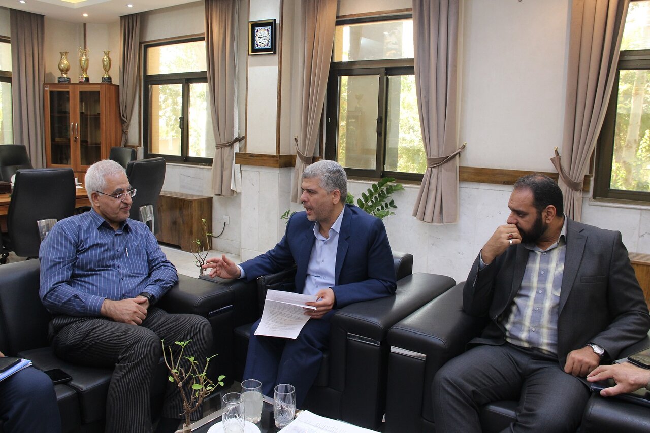 دیدار سرپرست اداره‌کل کتابخانه‌های عمومی استان اصفهان با شهردار فلاورجان