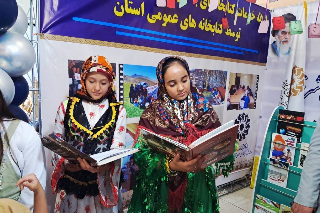 معرفی ظرفیتهای فرهنگی کتابخانههای عمومی در نمایشگاه توانمندی های روستاییان آذربایجان شرقی
