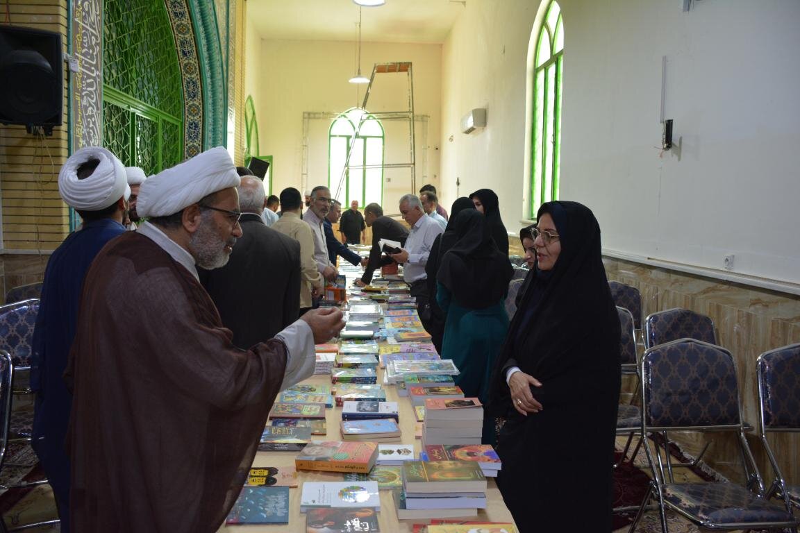 اهدای بیش از ۷۰۰ جلد کتاب کودک و نوجوان به ارزش یک میلیارد ریال به کتابخانه‌های عمومی کرمانشاه
