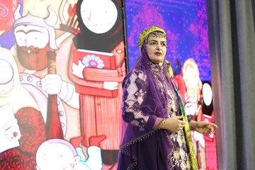 قصه‌گویی، زمینه نمایاندن و انتقال هویت و فرهنگ را به مخاطبان فراهم می‌آورد