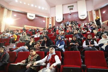 روز اول رقابت قصه‌گویان برتر کشوری در مرحله نهایی سومین دوسالانه قصه‌گویی نهال امید