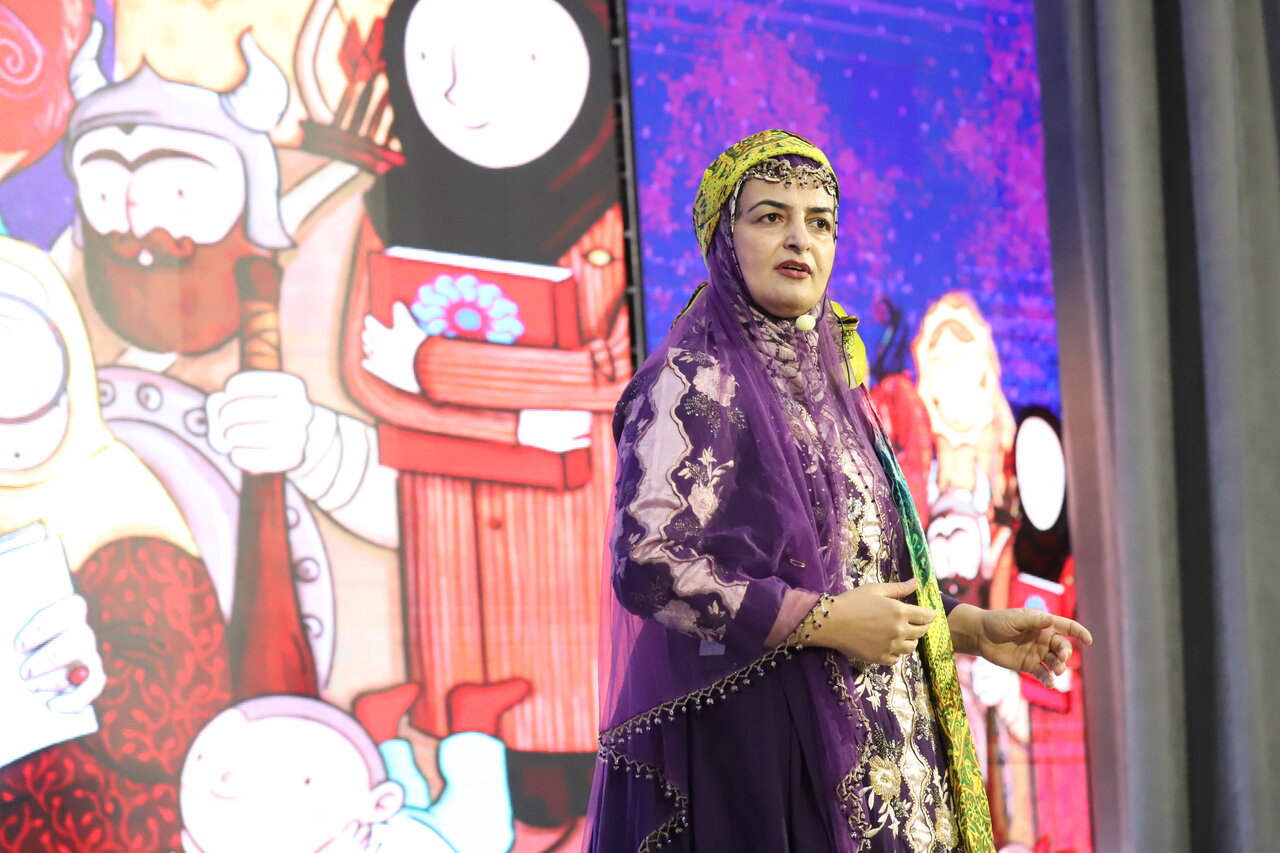 قصه‌گویی، زمینه نمایاندن و انتقال هویت و فرهنگ را به مخاطبان فراهم می‌آورد