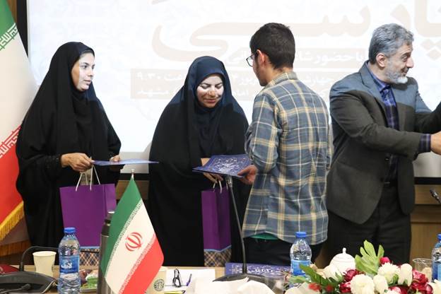 محفل شعرخوانی «قندپارسی» در مشهد برگزار شد